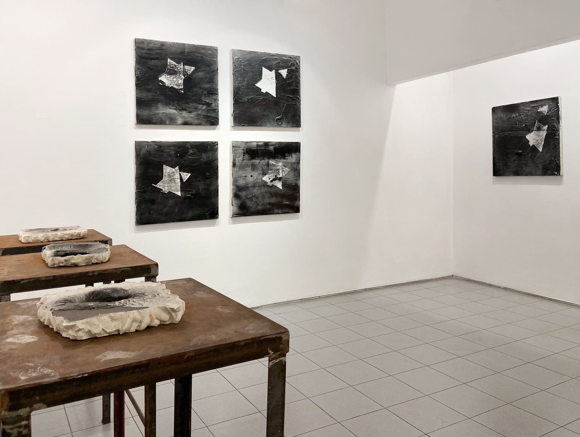 Moshe Gershuni in corporation with Daniel Silver, Untitled (3), 2006, oil on Japanese synthetic plaster
Moshe Gershuni, Untitled (4), 2006, oil and acrylic gel on canvas, 70x70 cm
Moshe Gershuni, Untitled, 2006, oil and acrylic gel on canvas, 75x75 cm