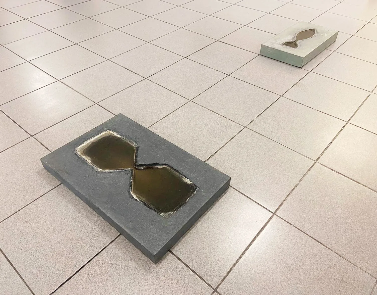 Micha Ullman, Second Temple, 2004, basalt (prototype), 4x55x35 cm
Micha Ullman, Fish, 1997, concrete (prototype), 6x45x25 cm